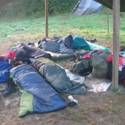 Leiding na het kampvuur - Scouts en Gidsen Zaventem 